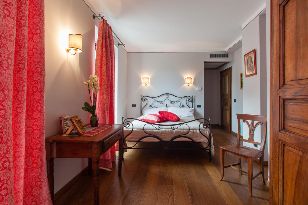 A' La Table Du Sommelier Chambres D Hotes & Restaurant Saint-Vincent Quarto foto