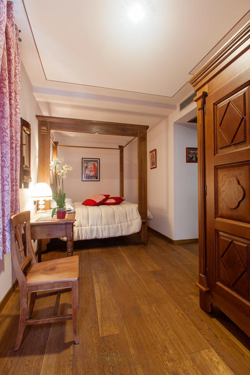 A' La Table Du Sommelier Chambres D Hotes & Restaurant Saint-Vincent Quarto foto